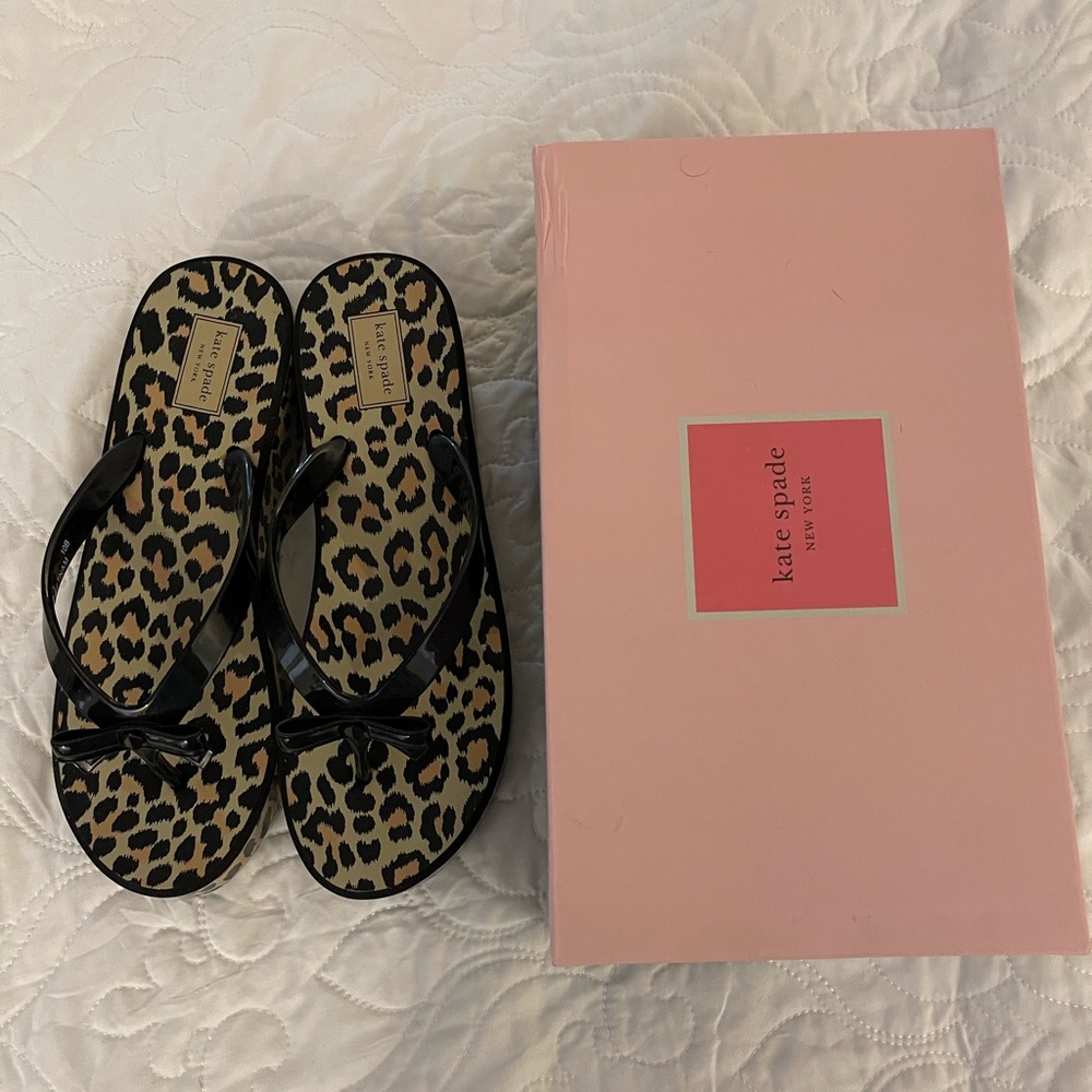 Kate Spade Rina flip flops in leopard size 10